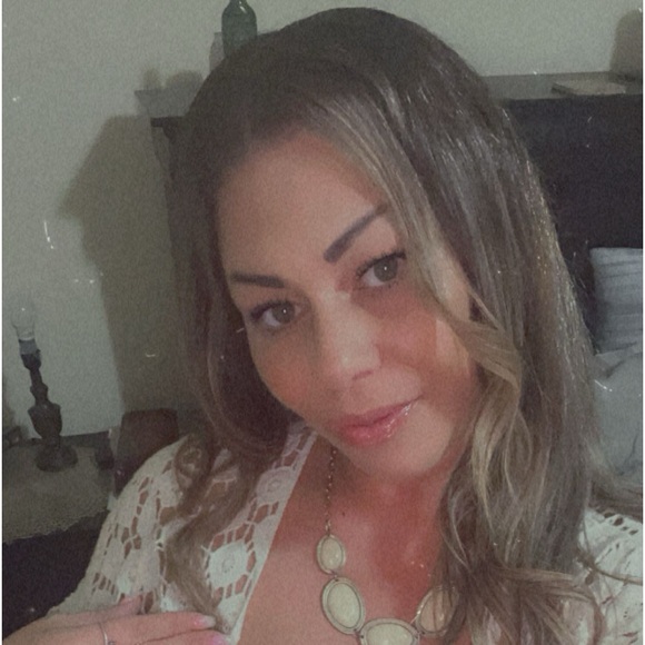 Meet your Posher, Sally - Picture 1 of 2